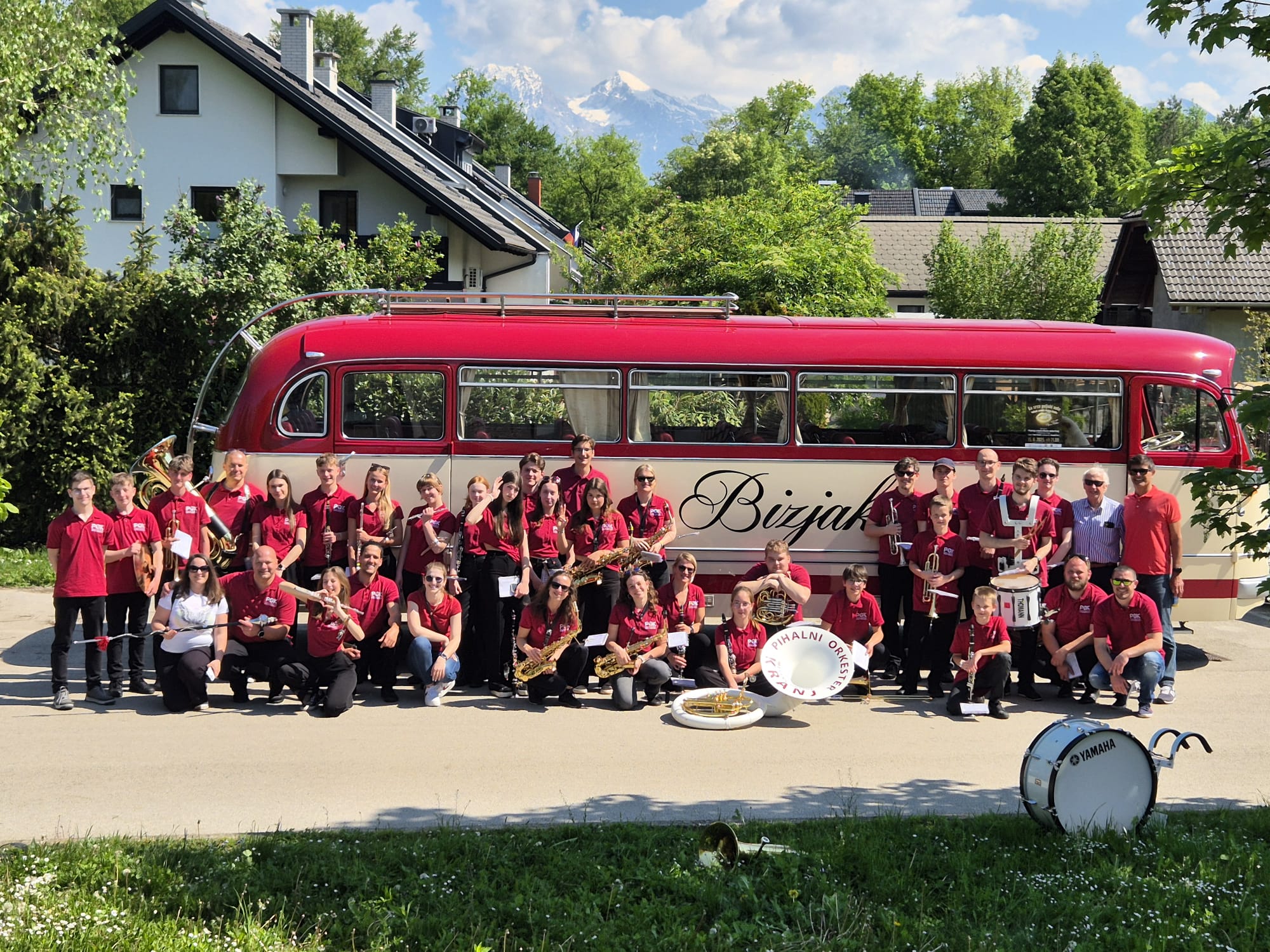 Budnica pred avtobusom